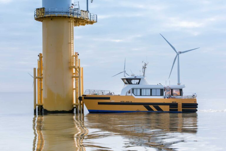 service-boat-and-wind-turbine-at-offshore-windfarm